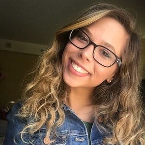 Meet your Posher, Katelyn